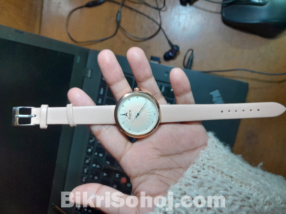 Ladies leather wristwatch